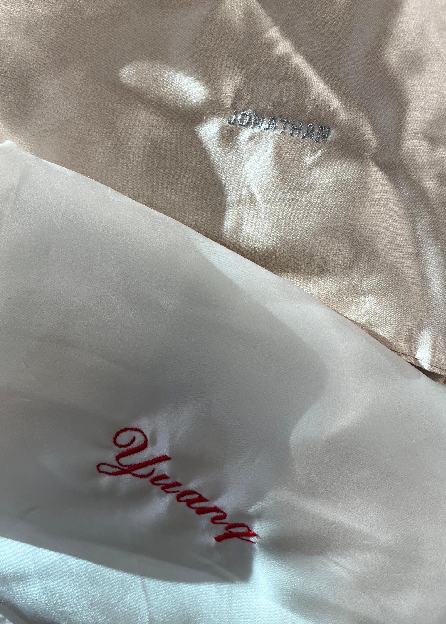 SVÖRT KODDAVER MEÐ RENNILÁS