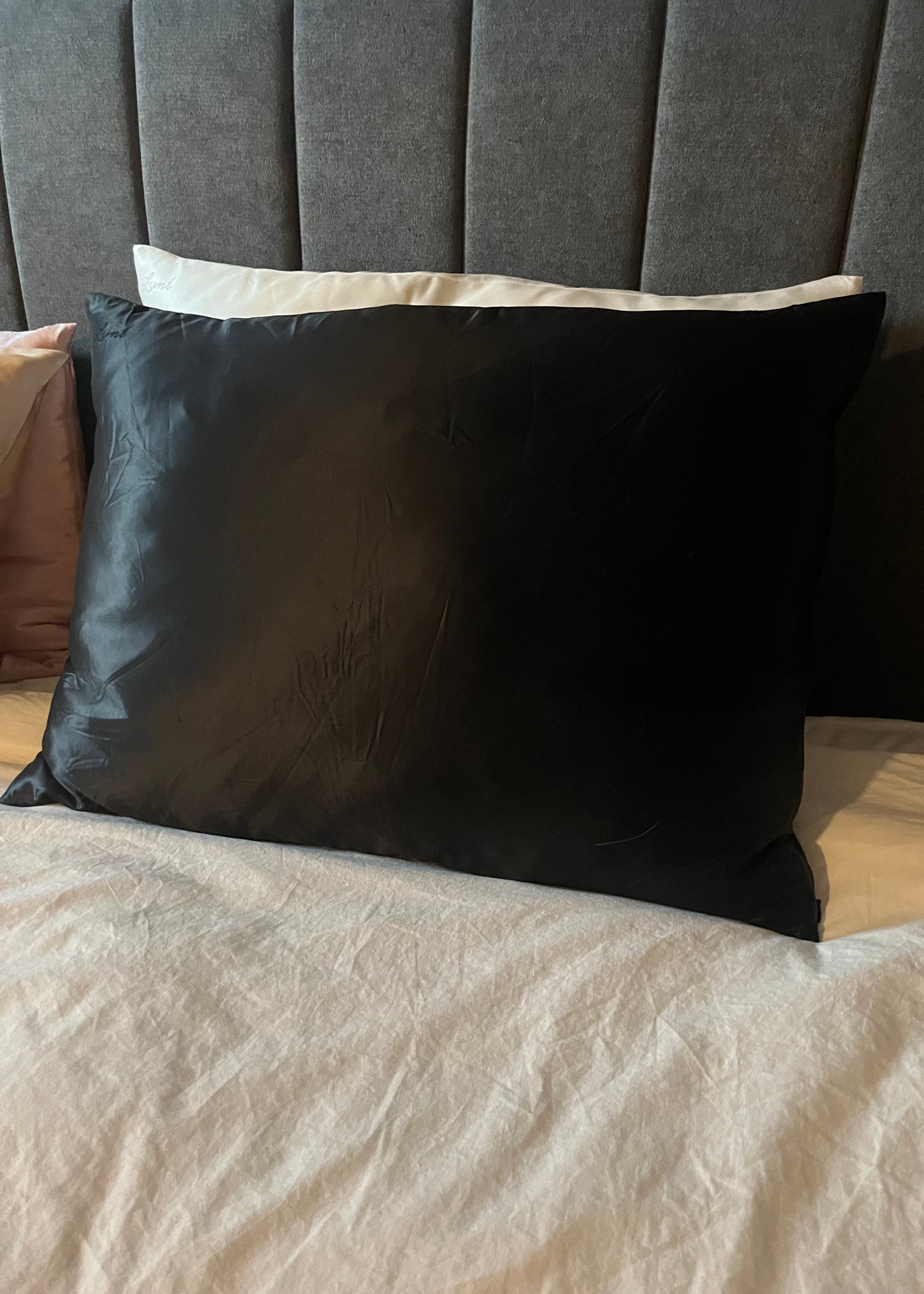 SVÖRT KODDAVER MEÐ RENNILÁS