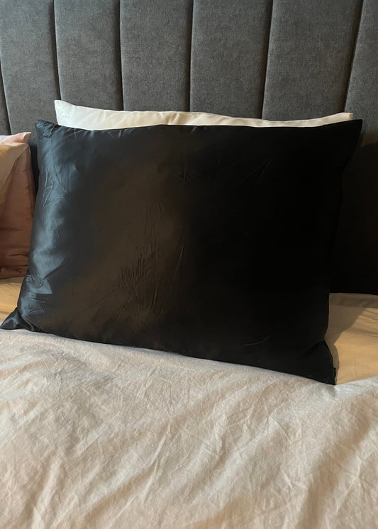 SVÖRT KODDAVER MEÐ RENNILÁS