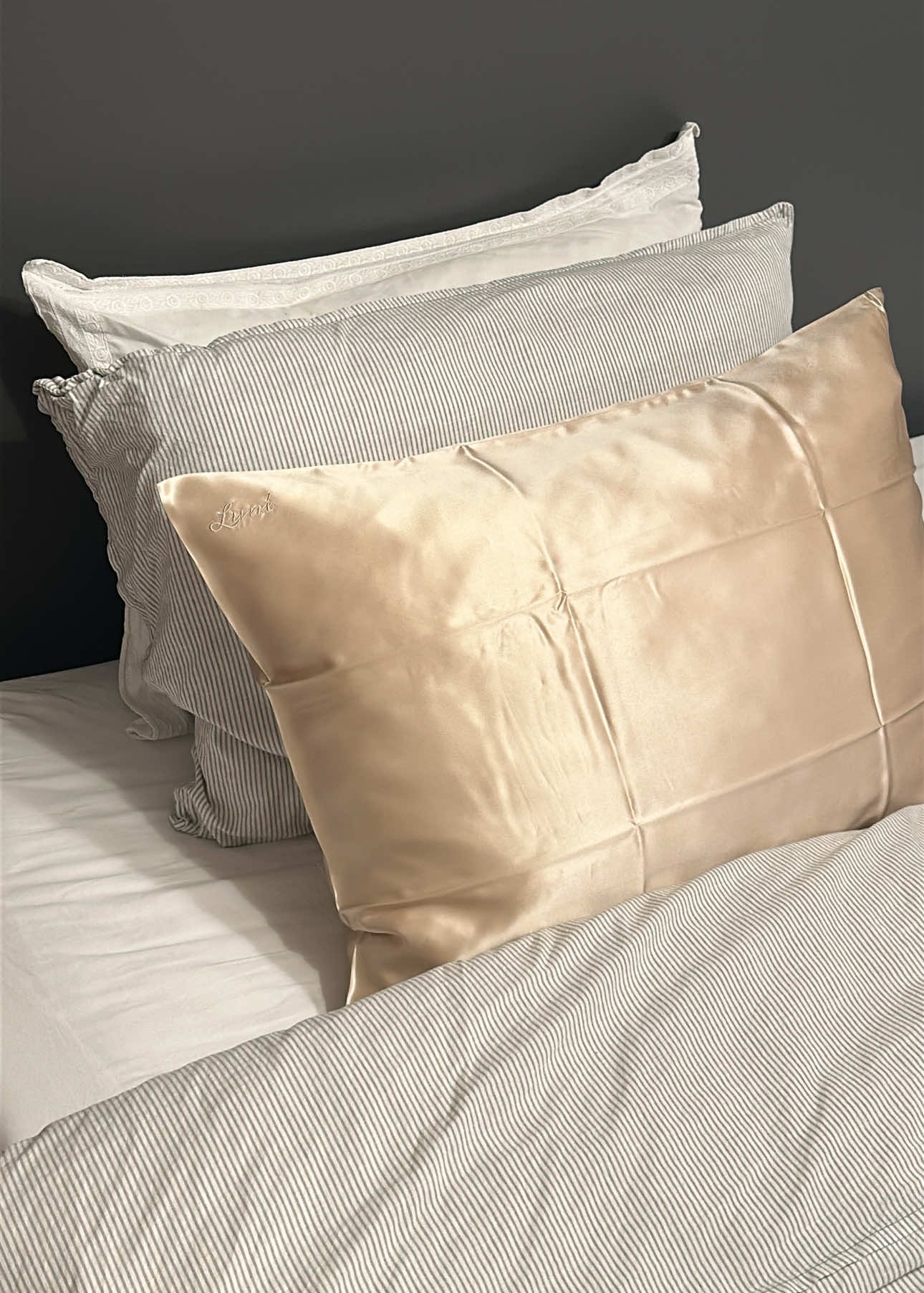 KARAMELLU KODDAVER MEÐ RENNILÁS